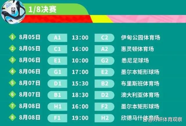 上世纪初，跋扈獗的喷鼻港海盗屡屡劫持商船，斟酌到列国商家的投资决定信念会是以削减，继尔喷鼻港国际商业中间的地位可能会不保，政府改编海军，成立了一支特警小队负责海上治安。 队长马如龙（成龙）履行公事时遭人谗谄，愤而告退。海盗头子罗三炮（狄威）抓走官兵家属做人质，政府决议操纵内线周永龄从中补救。由于早知周永龄与海盗勾搭，马如龙挺身而出解救人质，他重组海军，拟定了A打算，期看经由过程与上司洪天赐（元彪）及好兄弟卓一飞（洪金宝）作里应外合，将海盗一扫而光。